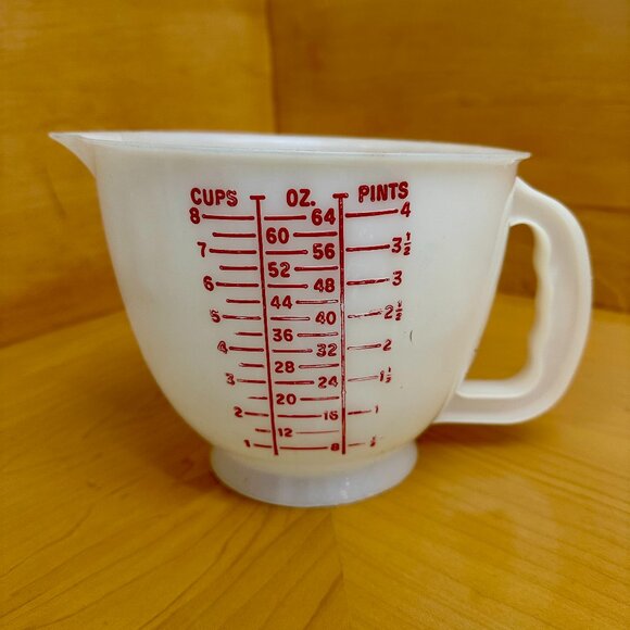 vintage Tupperware measuring cup, also known as a Mix-N-Store Batter Bowl - Picture 1 of 5